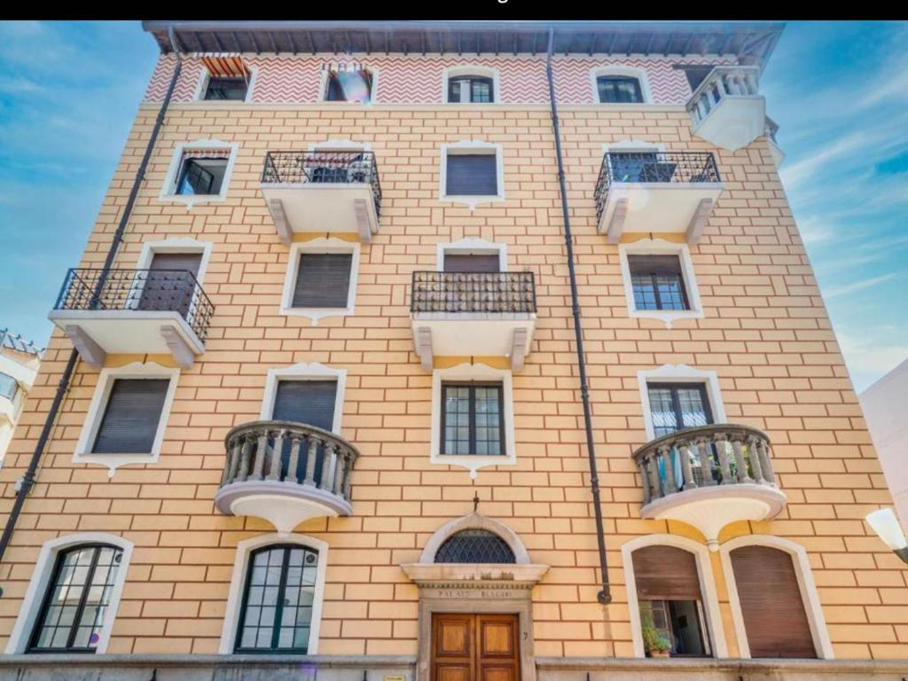 Quaint renovated apartment in the heart of town