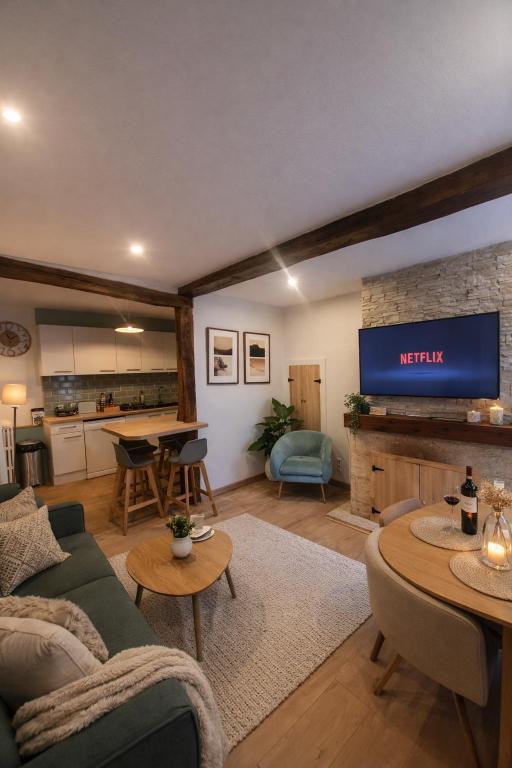 a living room with a couch and a tv at Maison de rue: Auch in Auch