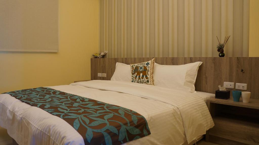 Postel nebo postele na pokoji v ubytování Season Inn