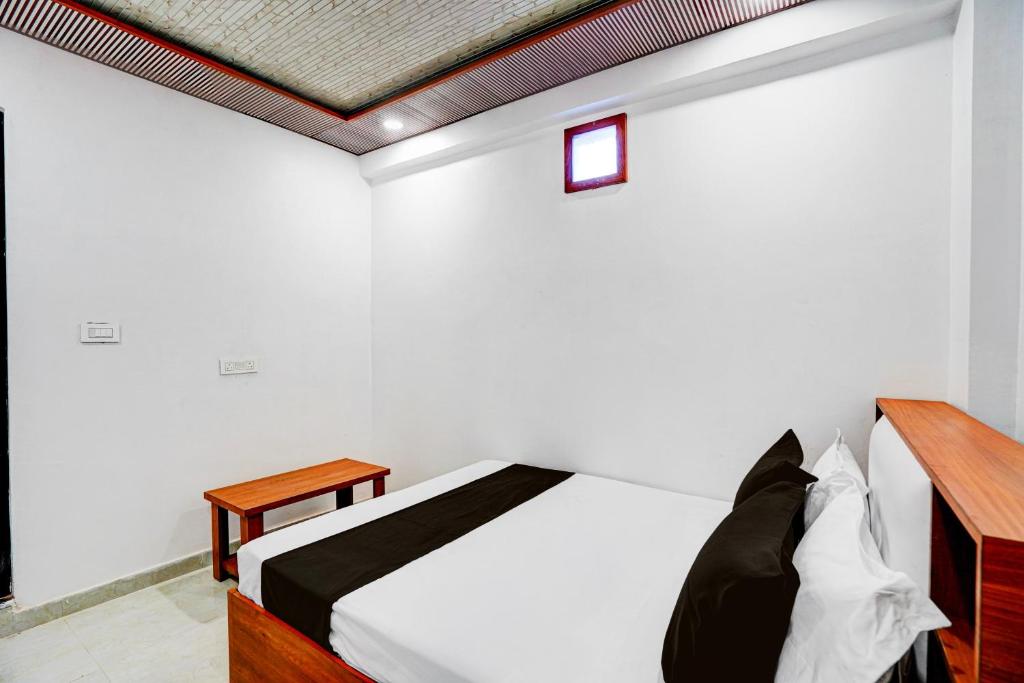 Gallery image of SPOT ON HL IIN Restaurant in Prayagraj