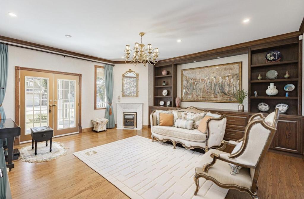 a living room with a couch and a fireplace at Cozy Queen Room in Quiet Richmond Seafair Area in Richmond