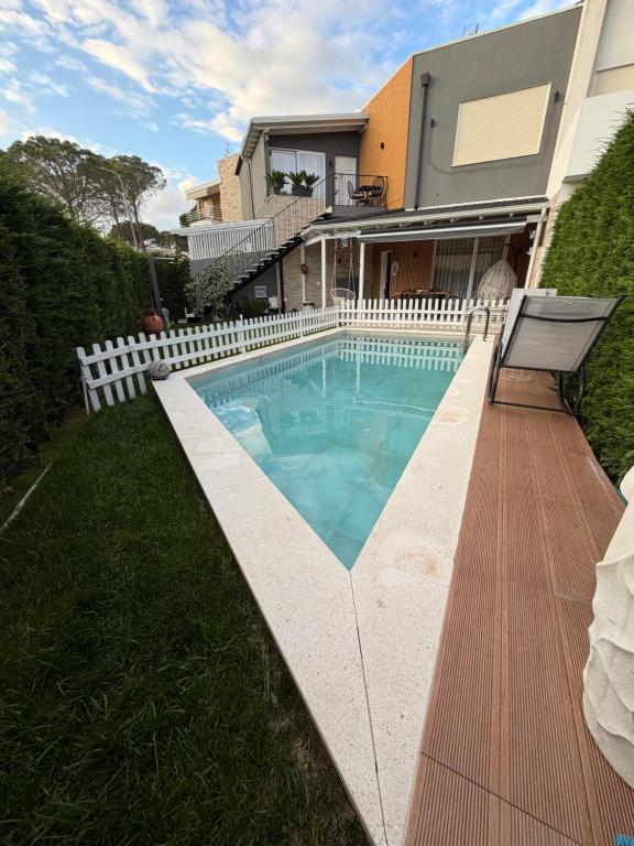 a swimming pool in front of a house at Villa Reger in Lalëz