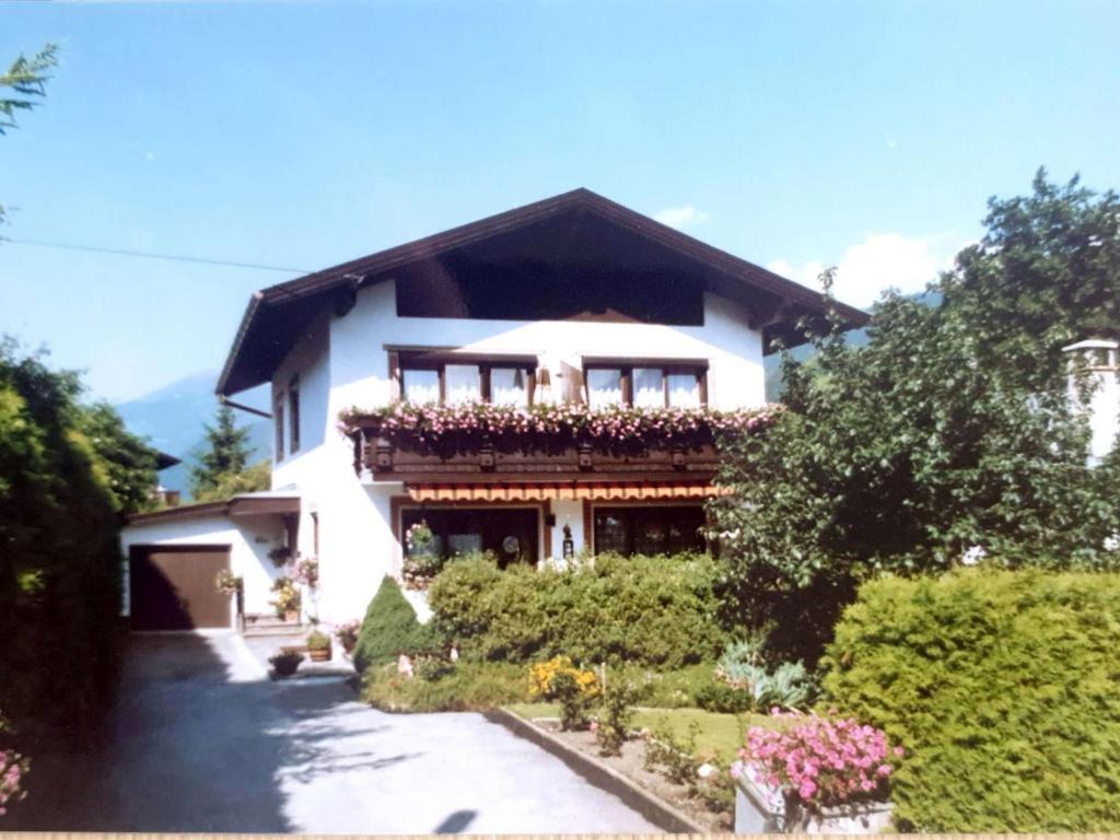 a white house with flowers in front of it at Veronika in Fulpmes