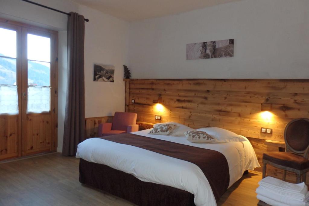 Postel nebo postele na pokoji v ubytování Hôtel Viallet