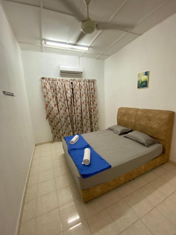 a small bedroom with a bed in a room at Bertam Transit Homestay in Kampong Alor