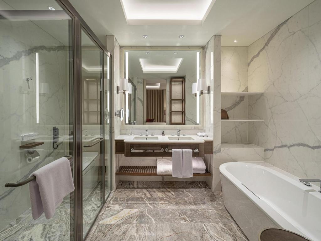 The Ambassador Seoul - A Pullman Hotel - Premier Executive Room With King Bed.