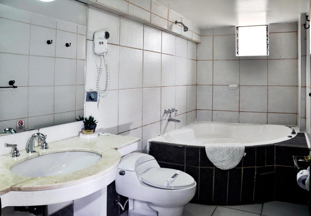 Ein Badezimmer in der Unterkunft Casona Plaza Hotel Centro