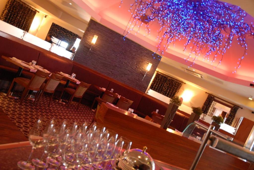 The Big Blue Hotel - Blackpool Pleasure Beach - Resim 39