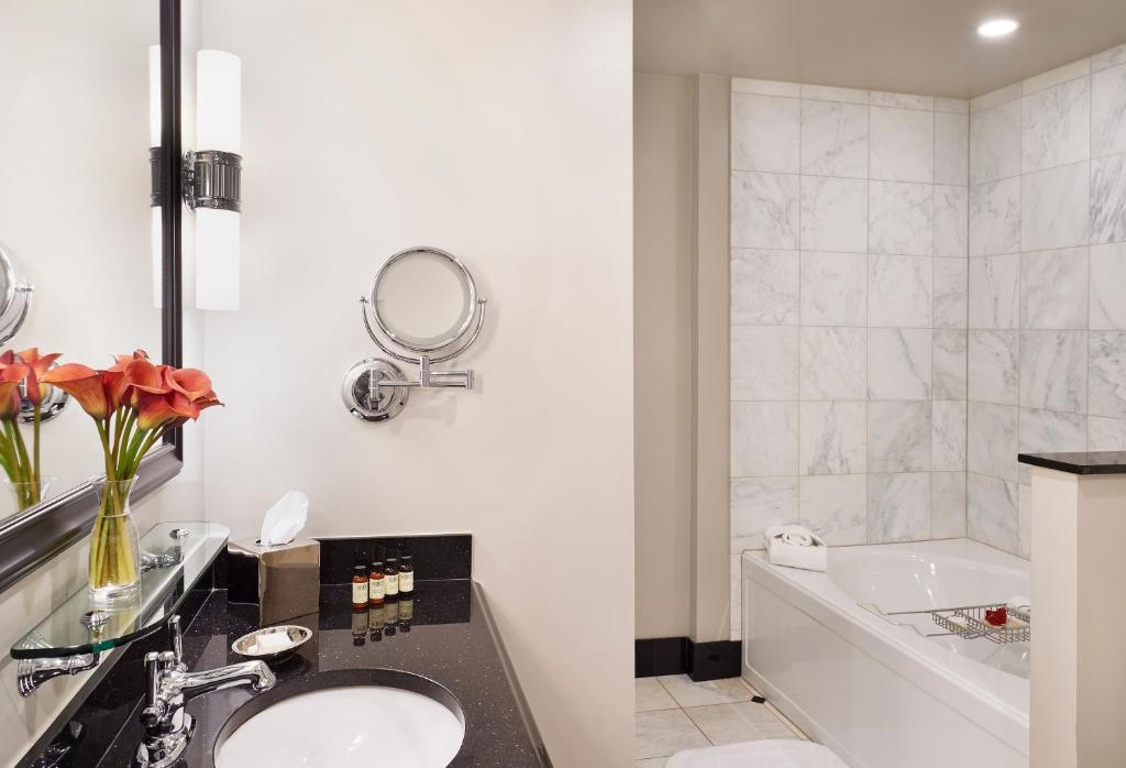 French Quarter Inn photo