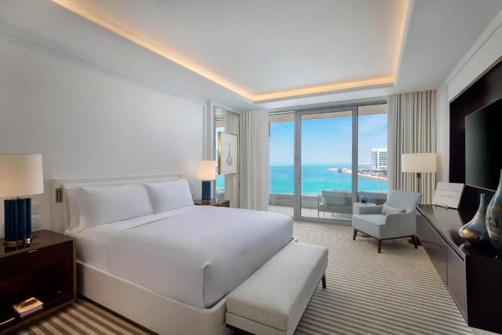 Deluxe One-Bedroom King Suite