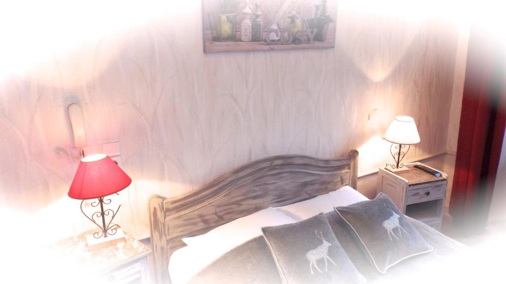Postel nebo postele na pokoji v ubytování Hôtel Viallet