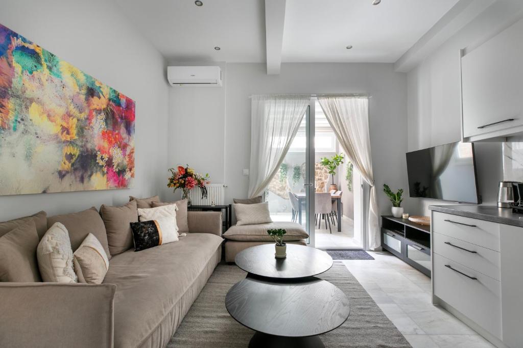 Kolonaki Cocoon - 2-BR Stylish Apt with Courtyard in Kolonaki