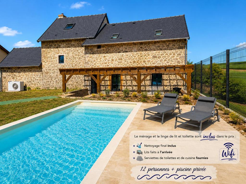 a house with a swimming pool in front of a building at Gîte Le Granit des Champs in Mainsat