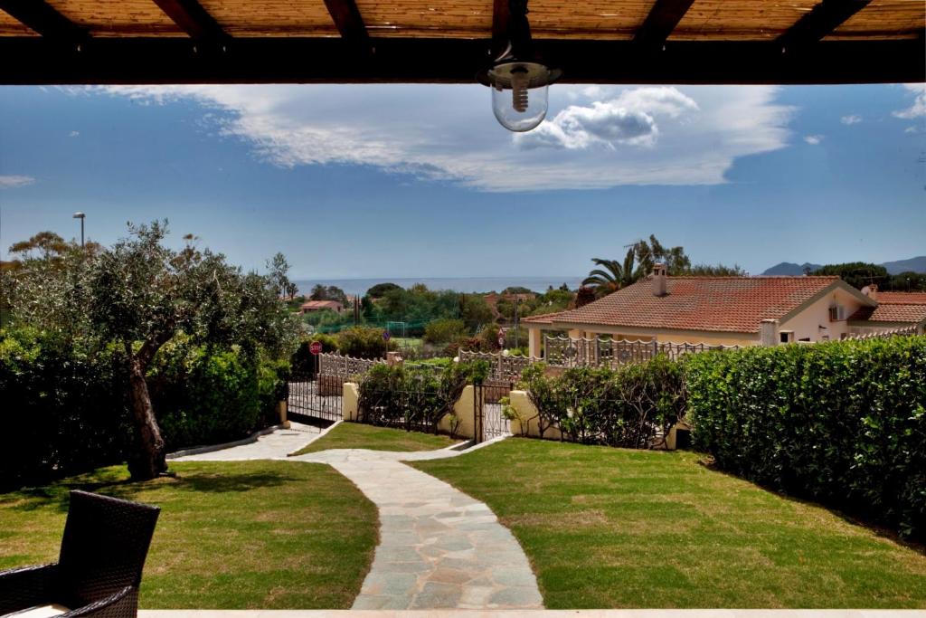 a view of a garden with a pathway at Villetta Valeria in Costa Rei