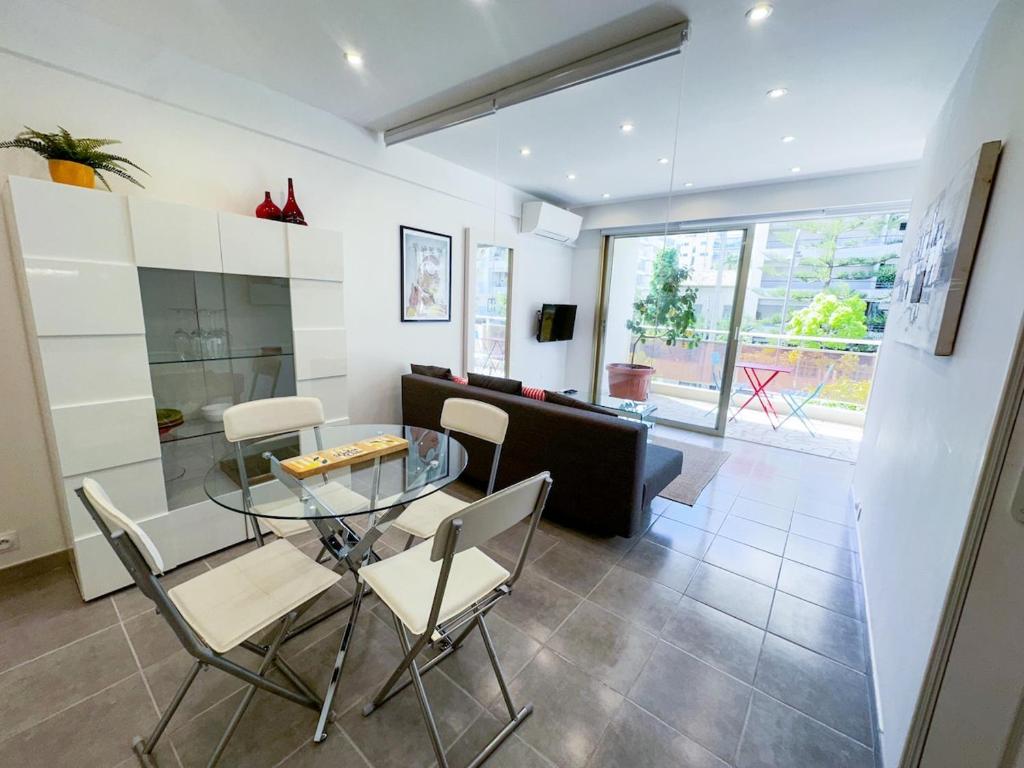 Élégant T2 avec terrasse à 2 pas des plages