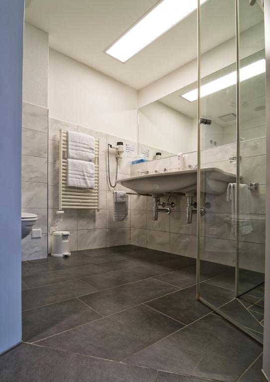 Koupelna v ubytování Hotel Rössli Tufertschwil