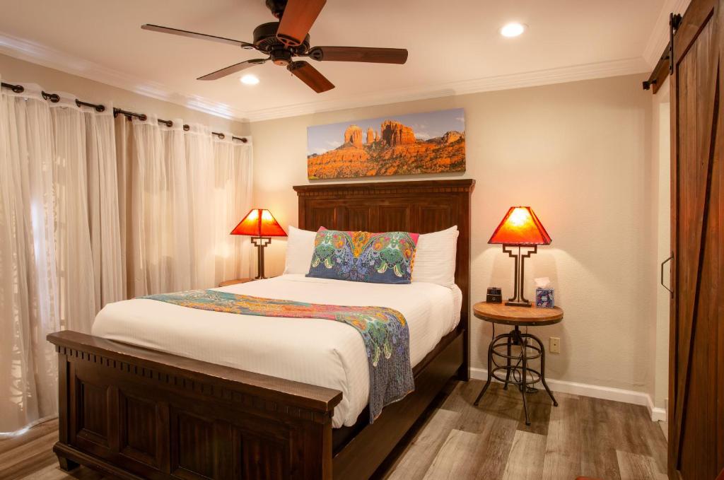 Lantern Light Inn - Romantic Getaway - Queen Room With Garden View
