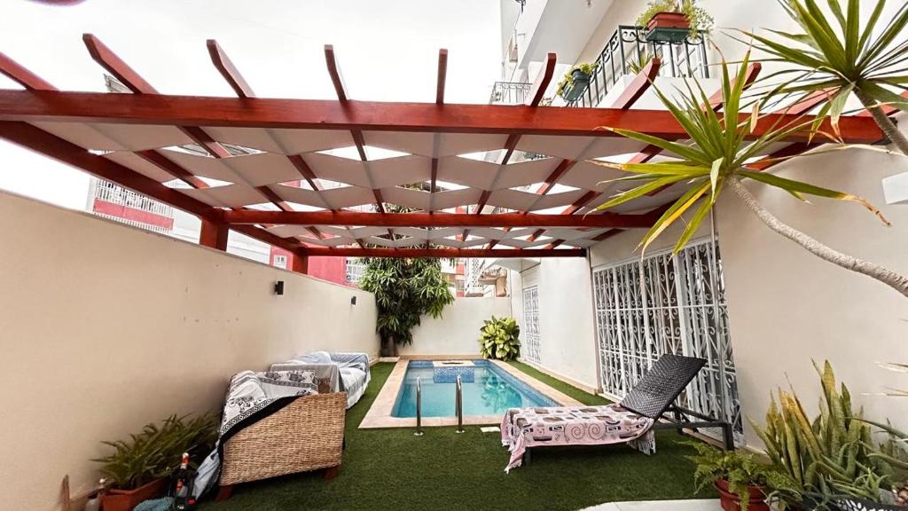 a patio with a swimming pool in a house at Residence Fazenda - Piscina in Praia