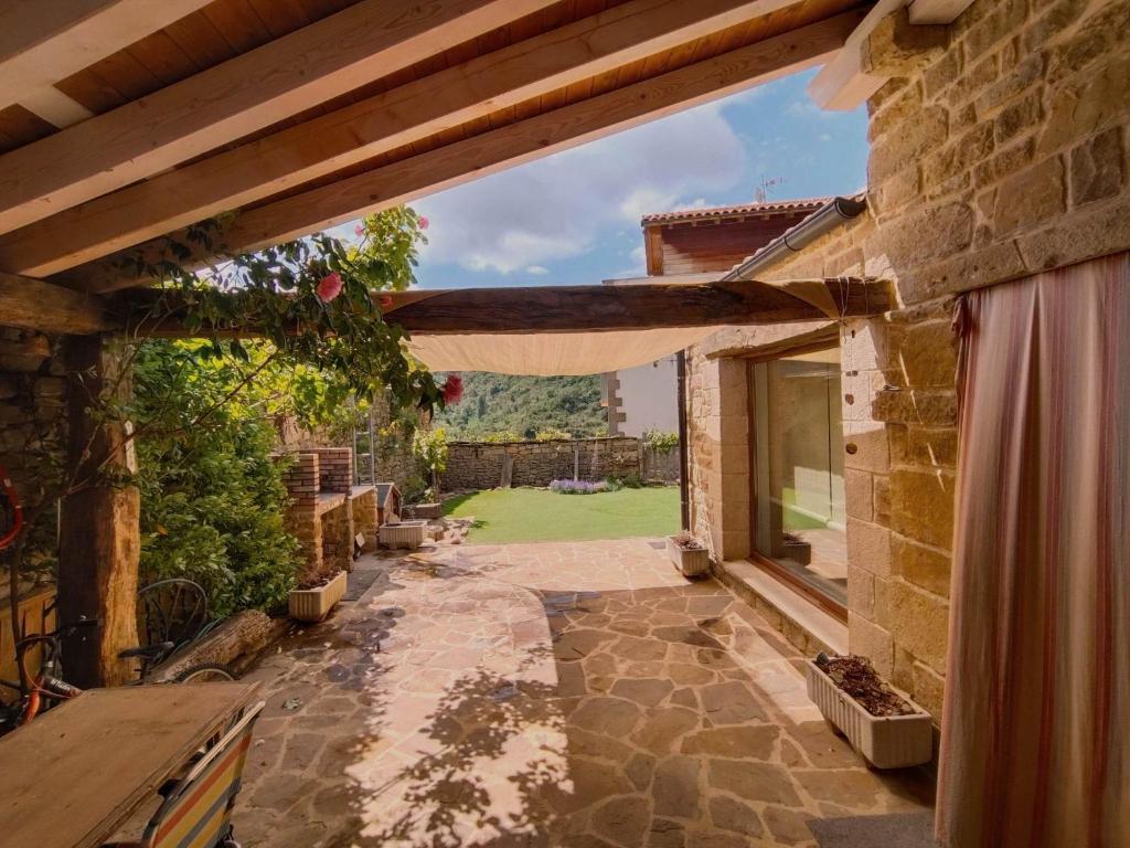 an external view of a patio with a wooden pergola at Casa Rural Lorehonea in Artariáin