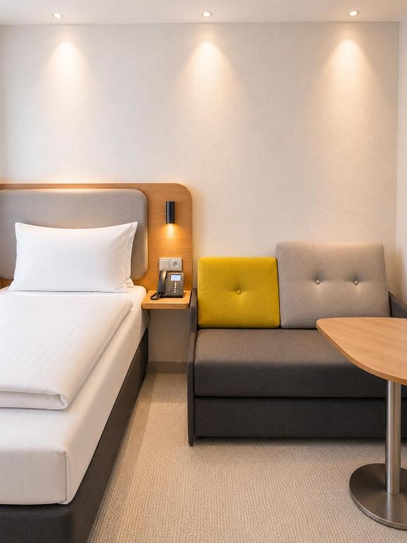 Holiday Inn Express Munich Airport - Erding by IHG - Standard Queen Room With Sofa Bed - Non-Smoking