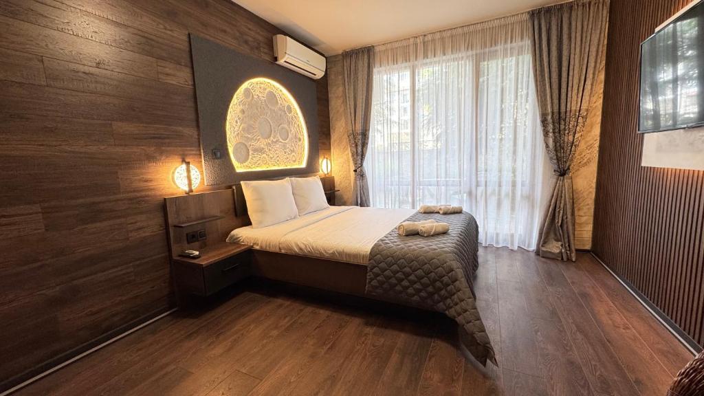 a bedroom with a bed and a window at MitProt Panorama Bay 2 Studio 93 in Sveti Vlas