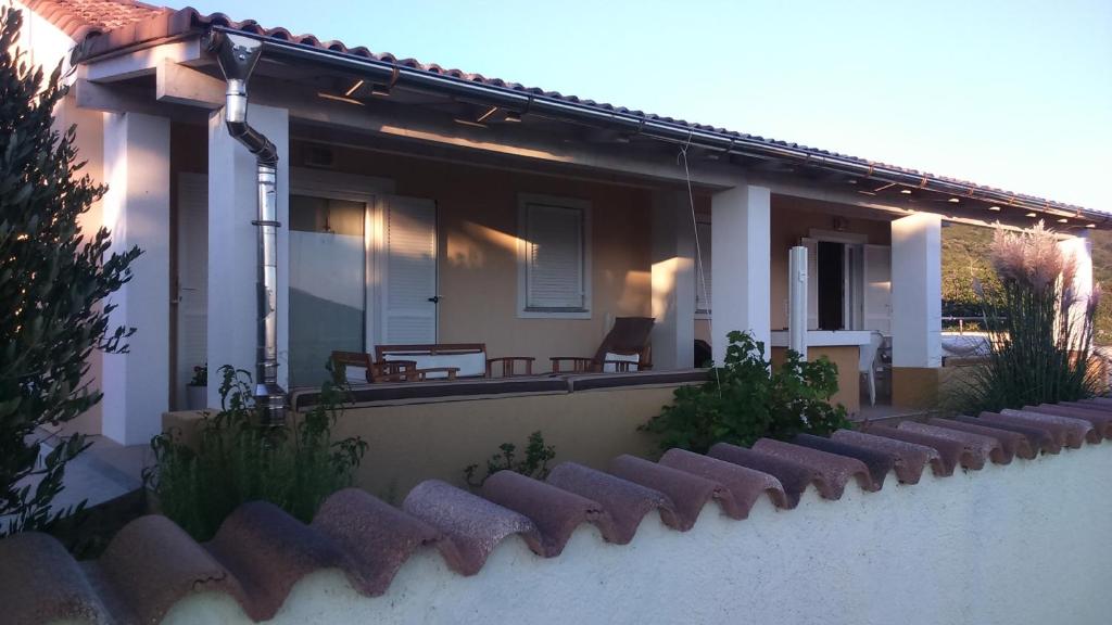 a house with a fence in front of it at Apartment Marijo in Ist