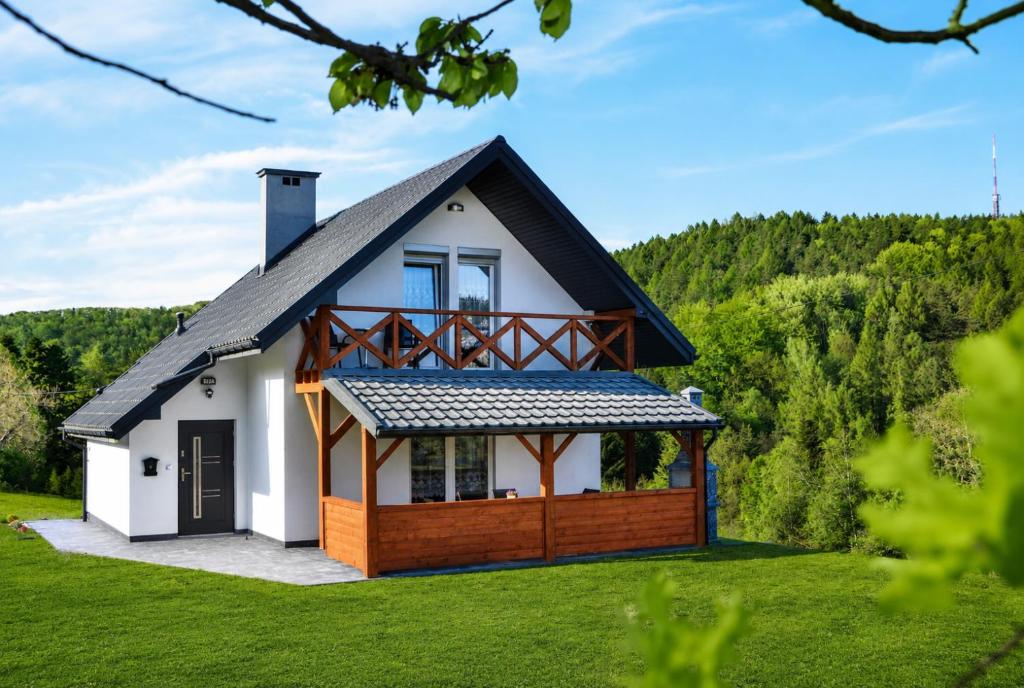 a house with a gambrel roof and a garage at Przystanek Prządki in Czarnorzeki