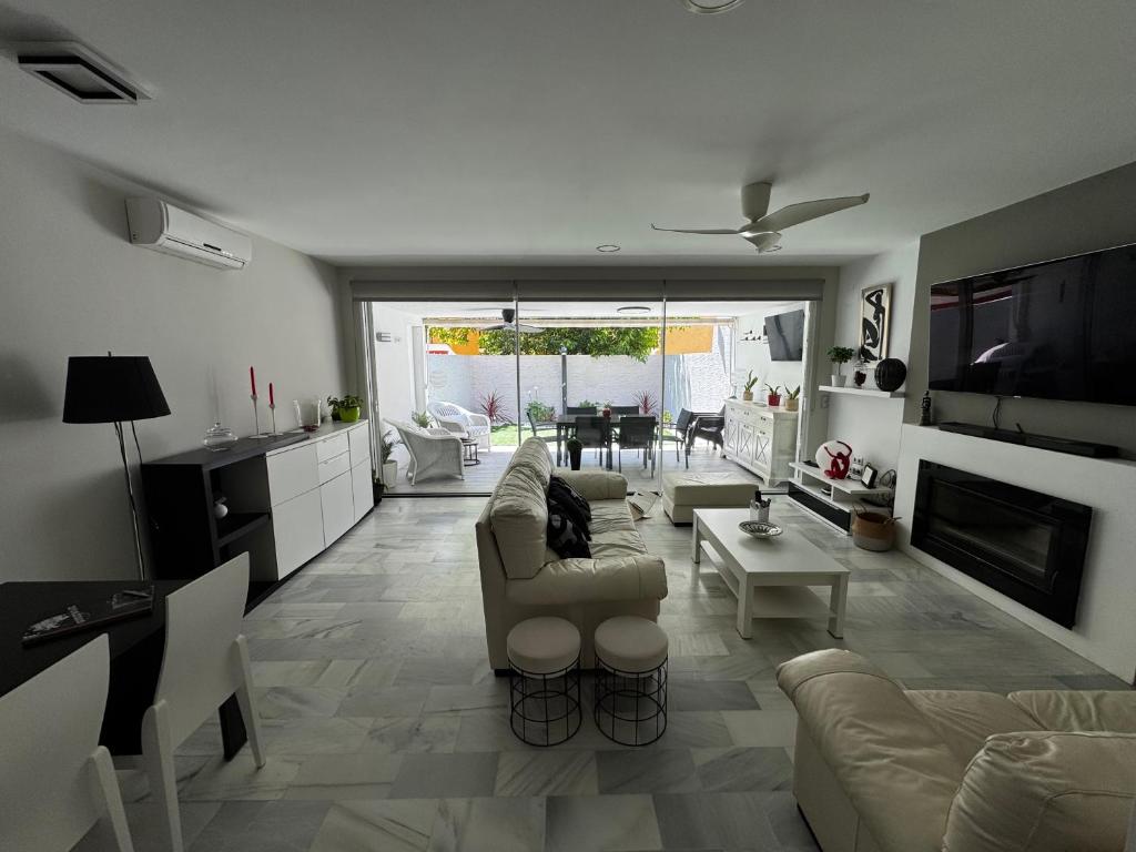 a living room with a couch and a table at PuertoHouse in El Puerto de Santa María