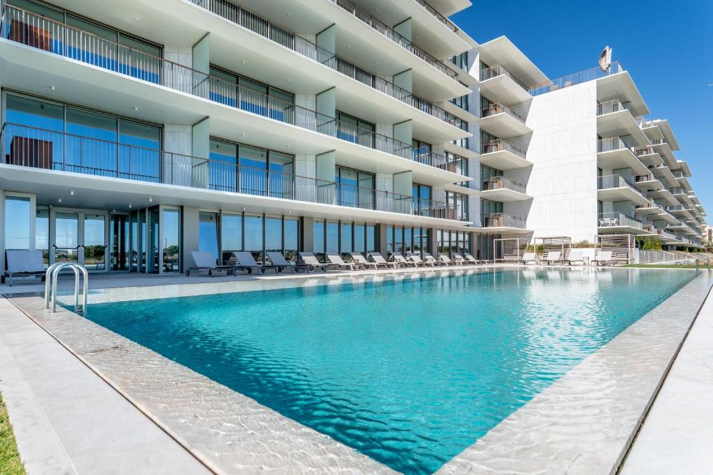 Simili Bayline Luxury Beachfront and Spa by Algarstays