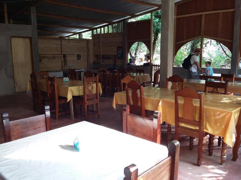 Restaurace v ubytování Centro Ecoturistico Ya´ajche