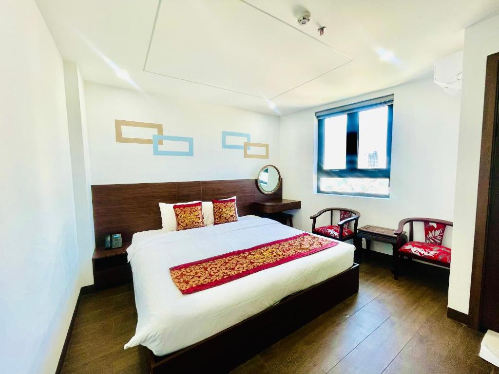 a bedroom with a large bed and a window at Gia Kiên Hotel in Quy Nhon