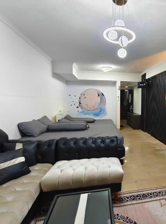 a living room with a leather couch and a table at Ocean Breeze Carita in Carita