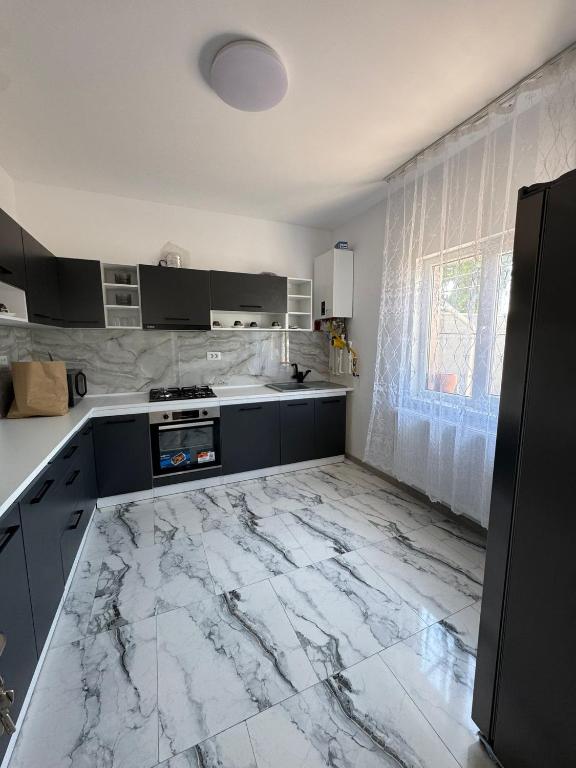 a kitchen with a marble counter top at Ionela in Năvodari