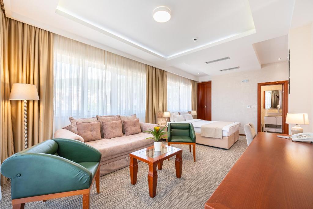 a living room with a couch and a bed at Hotel Montenegrino in Tivat