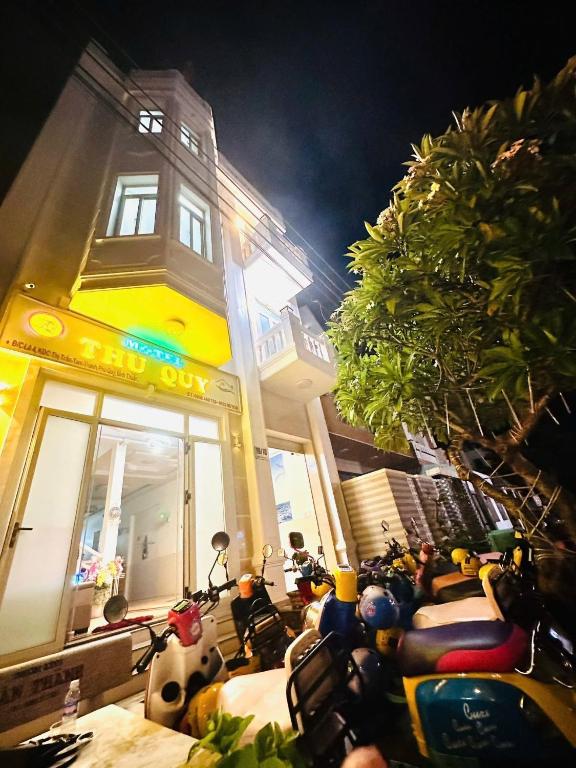 a group of motorcycles parked in front of a building at Thu Quy Hotel in Cu Lao Thu
