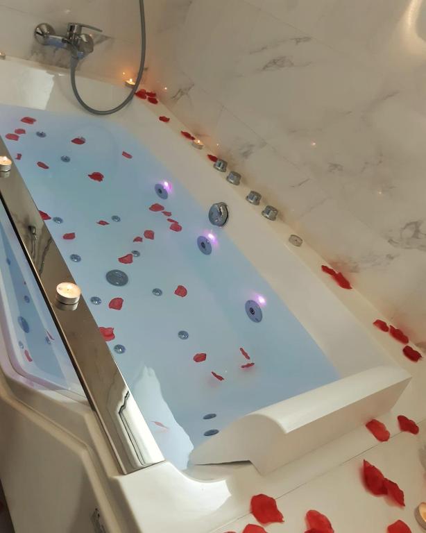 a bathtub with a face painted on it with hearts at Bat'Appart -DIJON- Balnéo-insolite-parking gratuit in Longvic