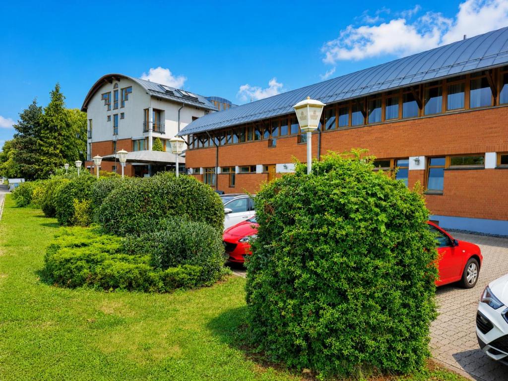a group of cars parked in front of a building at Braunschweig Seminarius Hotel by Belvilla in Braunschweig