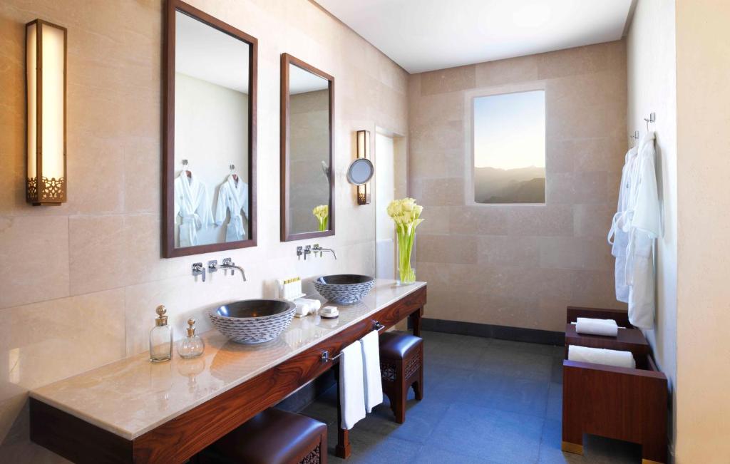Koupelna v ubytování Anantara Al Jabal Al Akhdar Resort