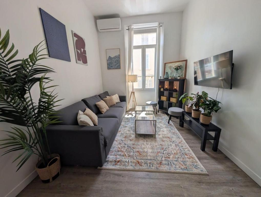 Studio design neuf Croisette à 10min & gare 7min
