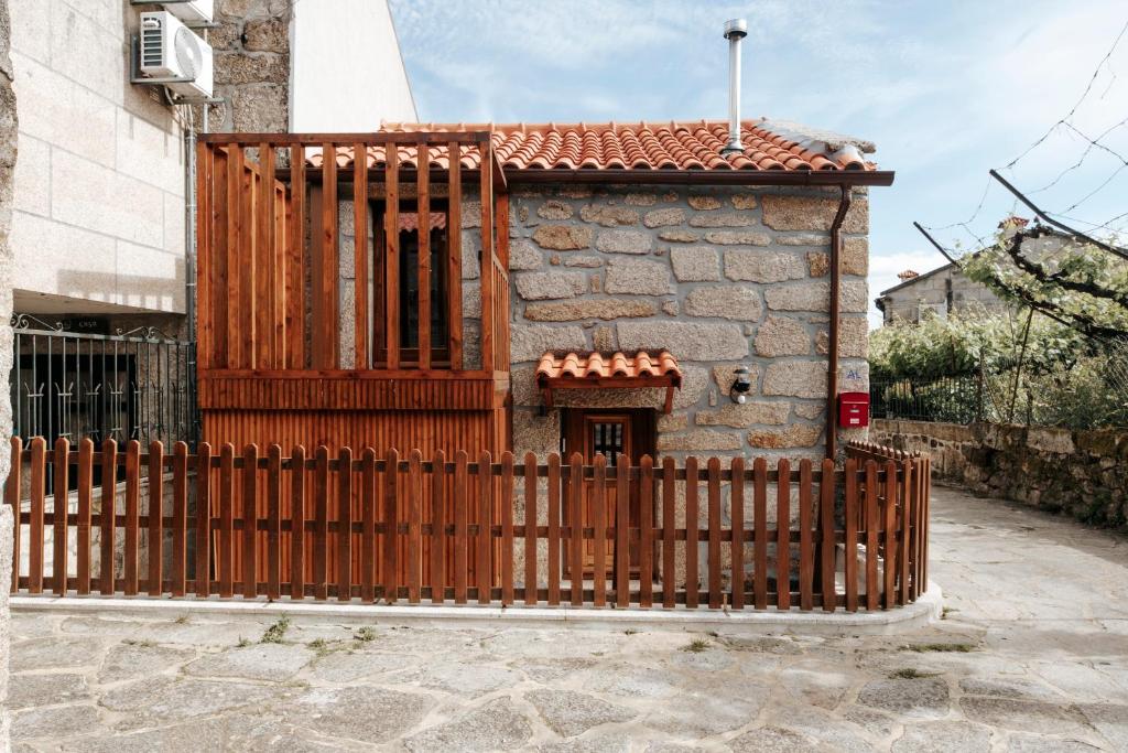 a wooden fence in front of a small house at Casa Ti Nogueira in Soajo