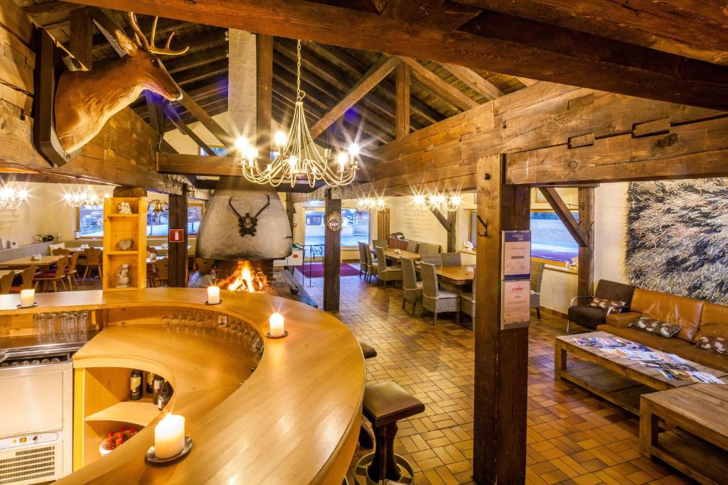 Restauracja lub miejsce do jedzenia w obiekcie Gasthaus-Pension Reiterklause