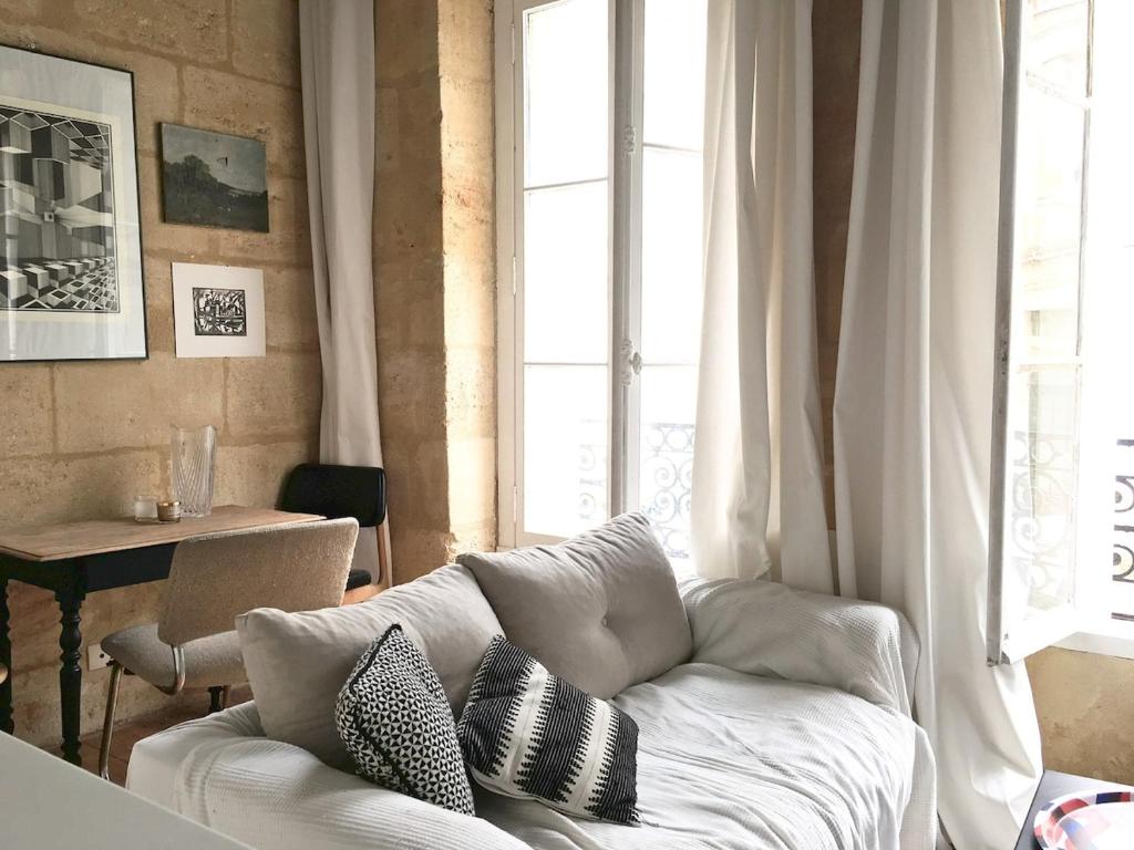 Immeuble pierre studio tramD Fondaudege Boulevard