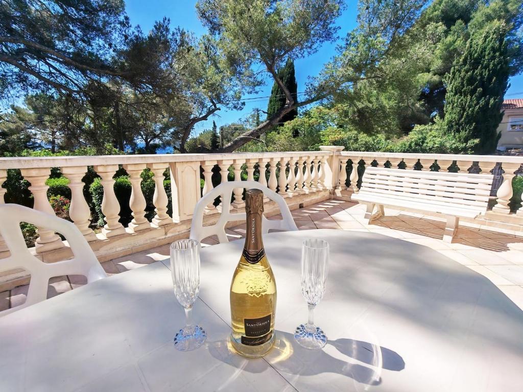 Appartement ensoleillé avec terrasse et plage à proximité