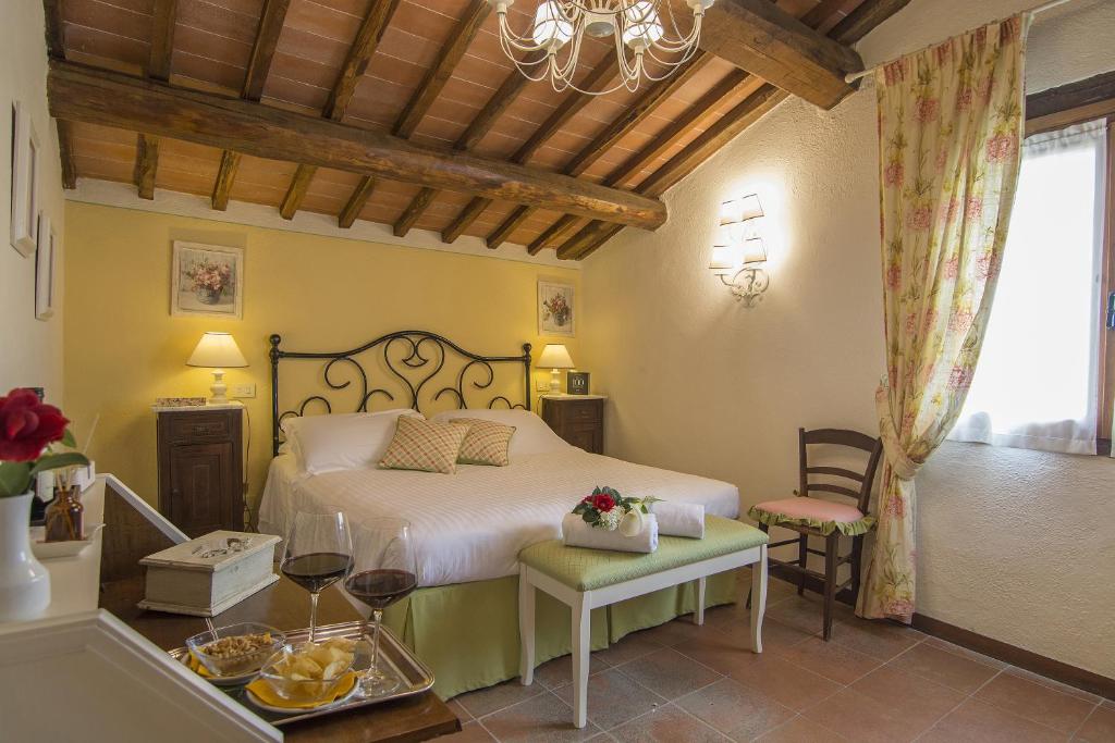 Postel nebo postele na pokoji v ubytování Hotel Belvedere Di San Leonino
