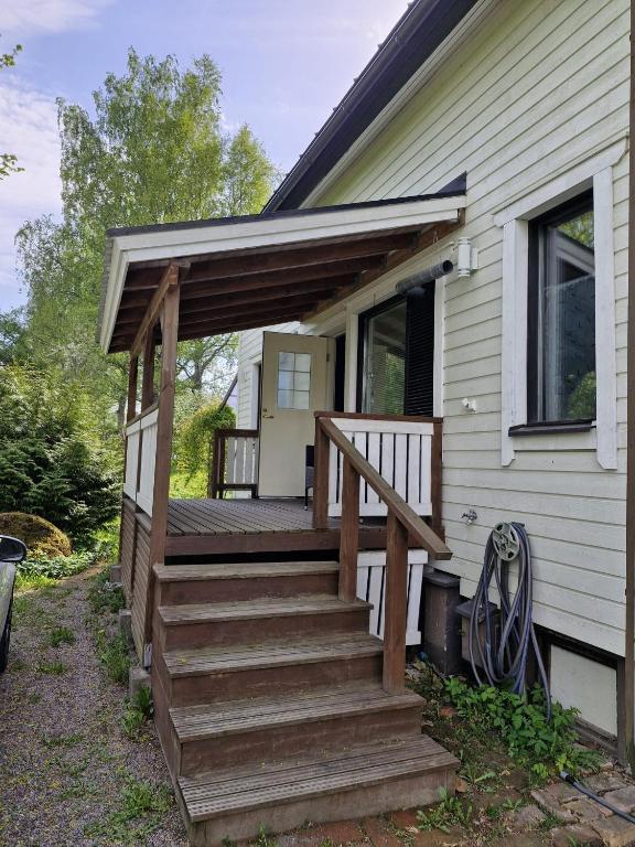 a wooden staircase leading up to a house at Kolmio Kaurialassa in Hämeenlinna