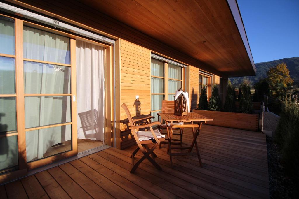 A balcony or terrace at Apartments Im Winkl