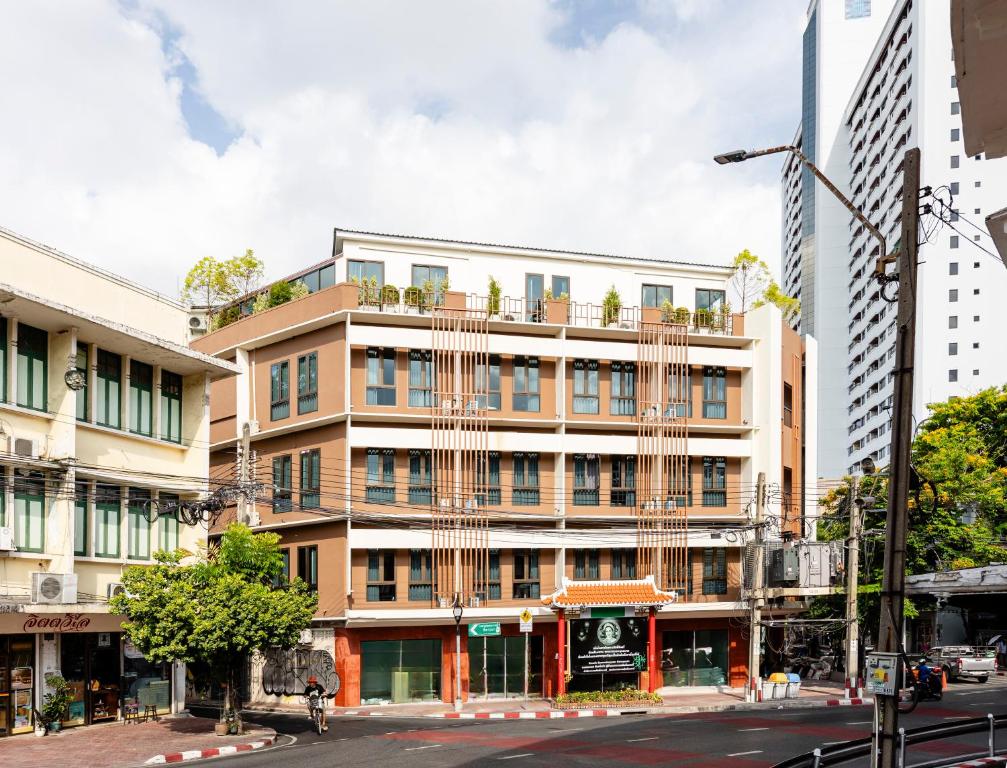 a building on a city street with at Taladnoi 24 Hostel in Bangkok