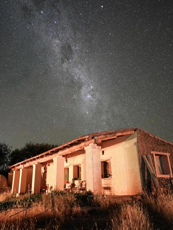 a building with the milky way in the sky at Hospedaje Finca la Encantada in Seclantás