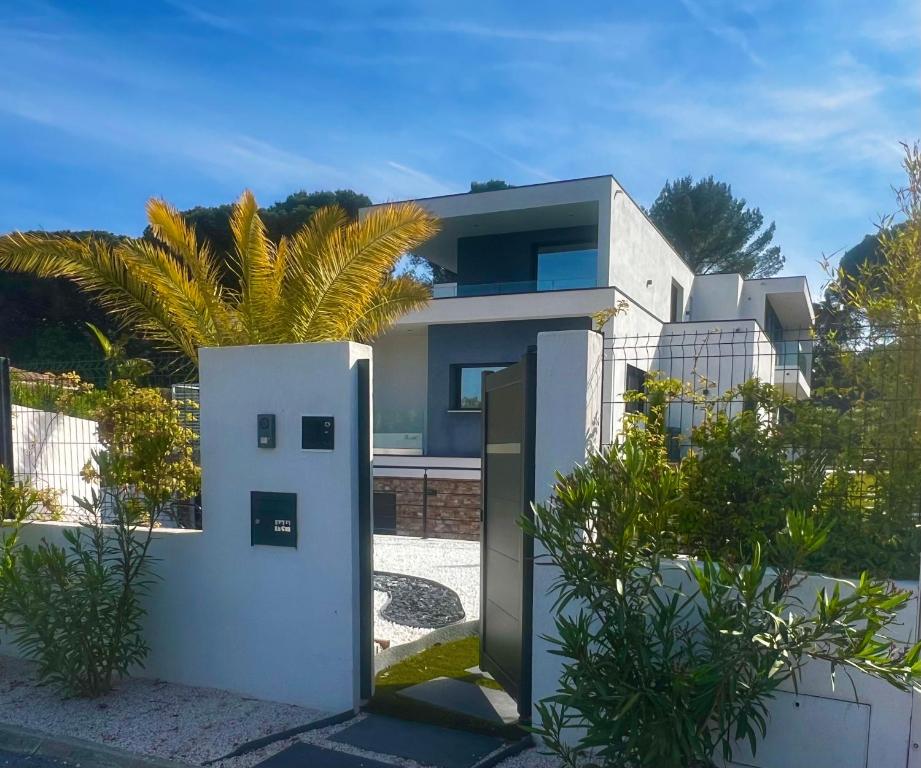 Villa BAGATELLE -APPART T2 DANS DOMAINE SÉCURISÉ