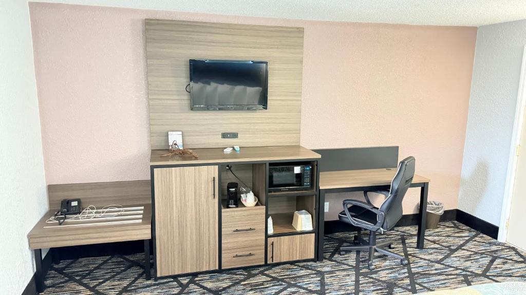 Cedar Hill Lodge - Pine Standard Single Queen Room - Pet Friendly